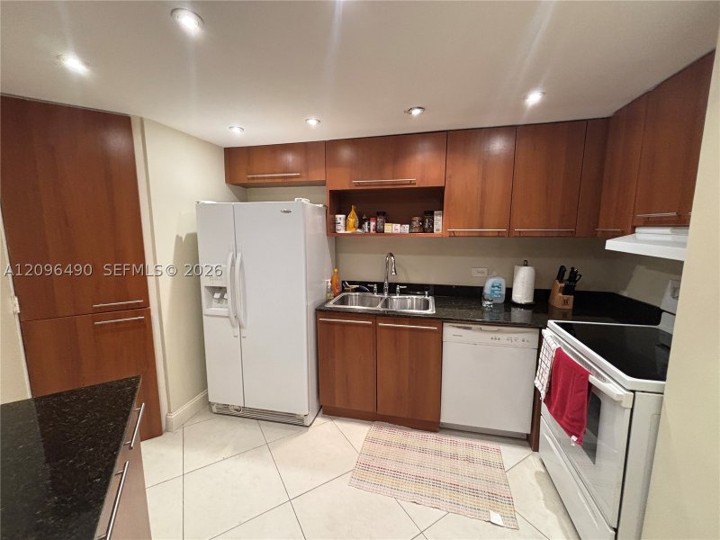 Apartment for rent at Four Ambassadors 1265