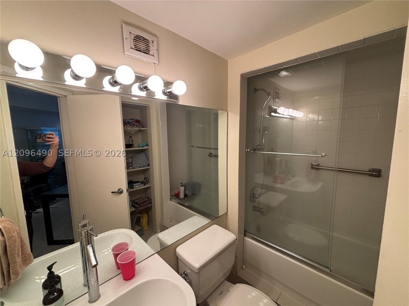 Apartment for rent at Four Ambassadors 1265