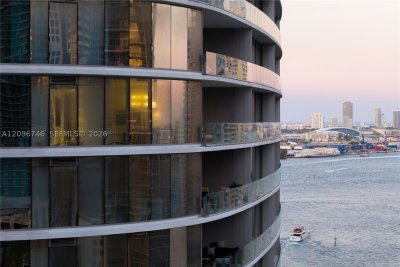 Comprar apartamento no Aston Martin Residences 2107