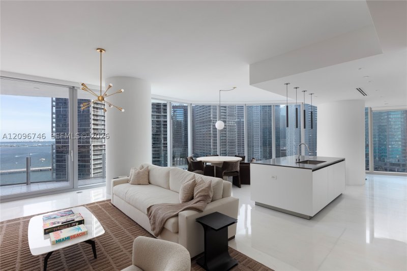 Comprar apartamento no Aston Martin Residences 2107