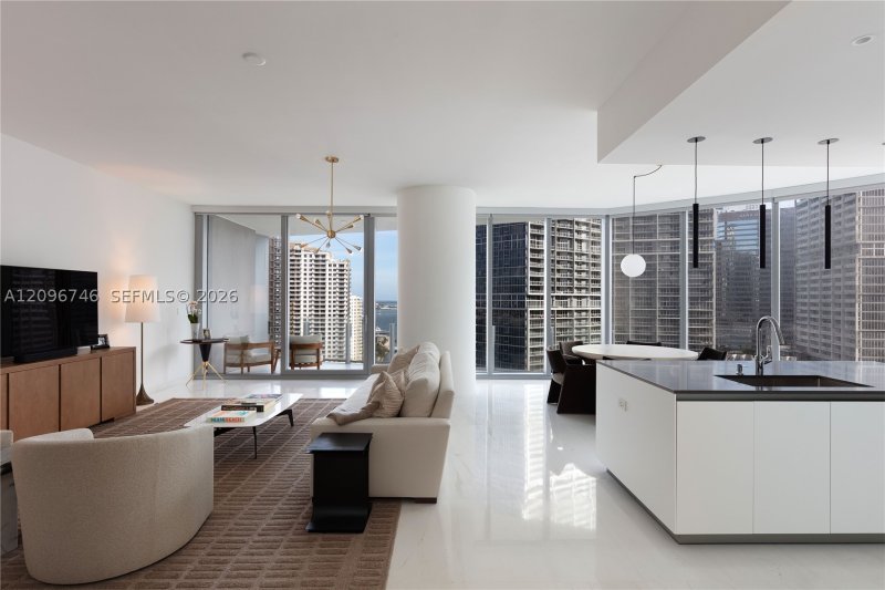 Comprar apartamento no Aston Martin Residences 2107