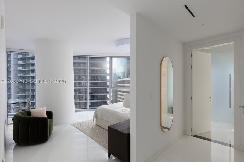 Comprar apartamento no Aston Martin Residences 2107
