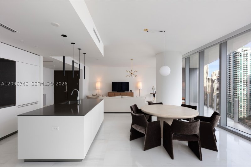 Comprar apartamento no Aston Martin Residences 2107