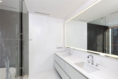Comprar apartamento no Aston Martin Residences 2107
