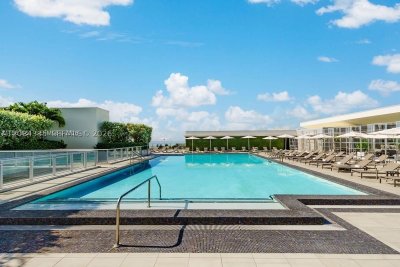 Comprar apartamento no Costa Hollywood S502