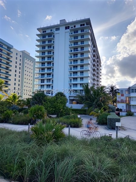 Aluguel de apartamento no Four Winds Condo 1109