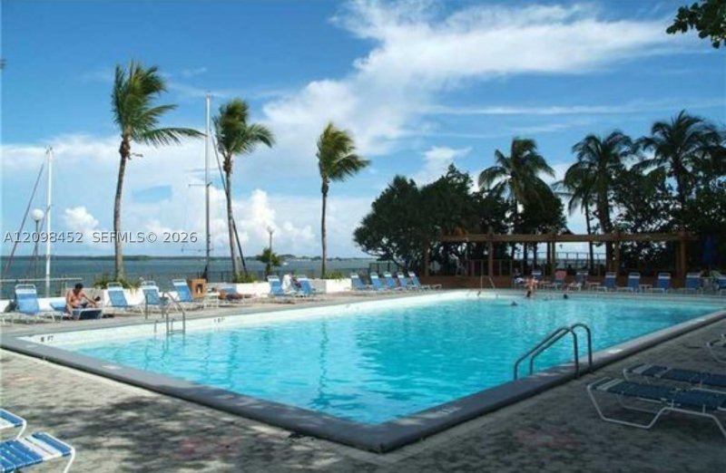 Comprar apartamento no Four Ambassadors 1807