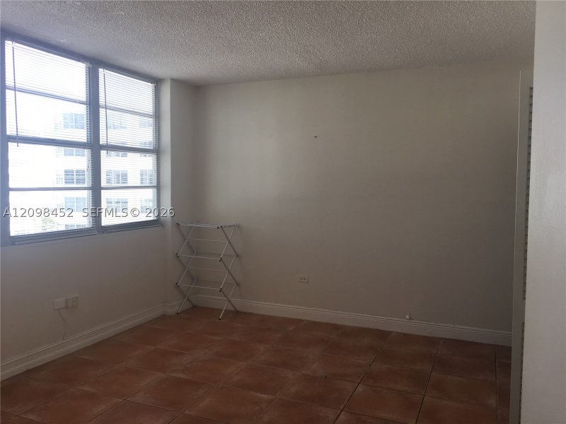 Comprar apartamento no Four Ambassadors 1807