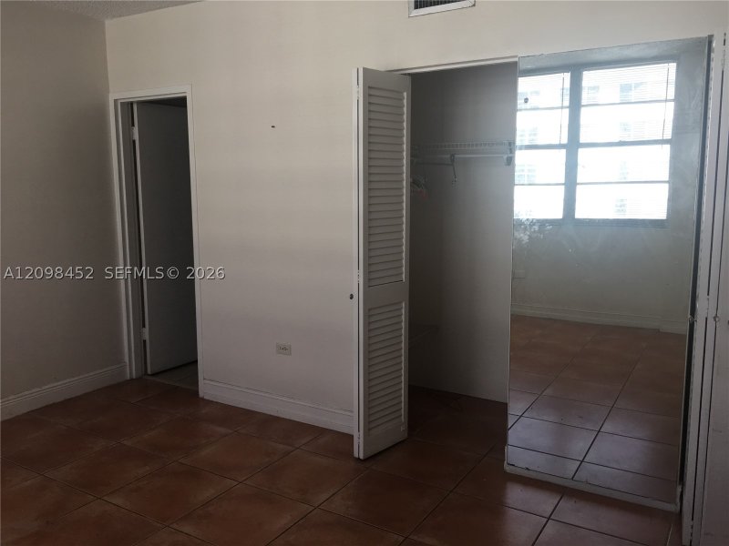 Comprar apartamento no Four Ambassadors 1807