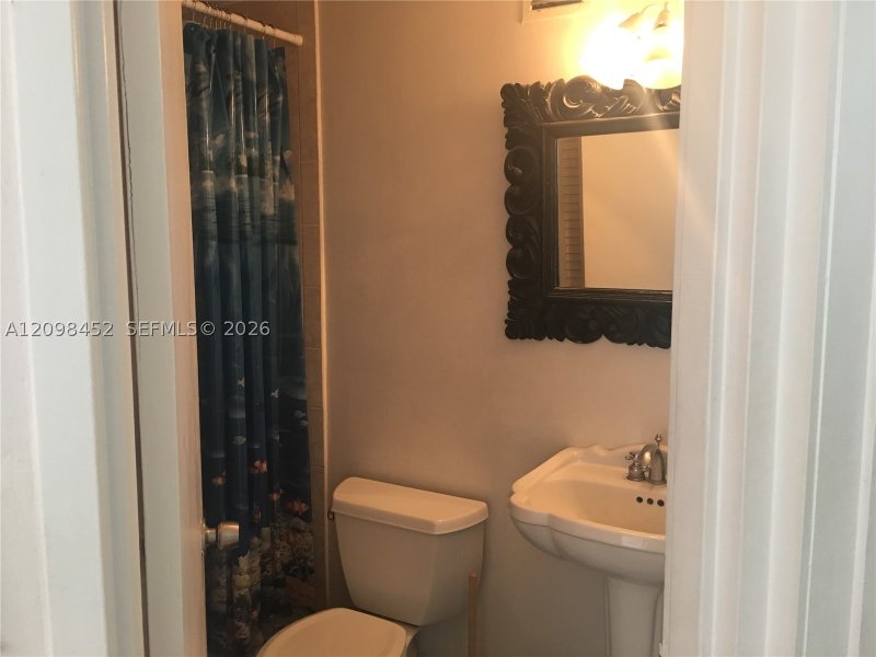 Comprar apartamento no Four Ambassadors 1807