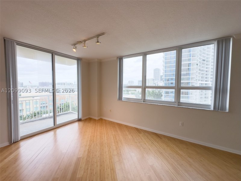 Condo for sale at Cite On The Bay 1101
