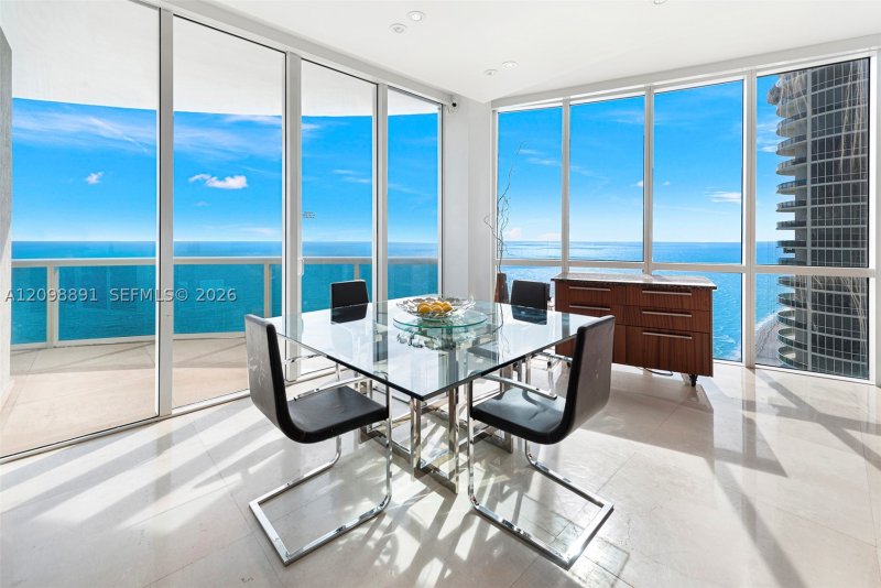 Comprar apartamento en Trump Tower Two 2801