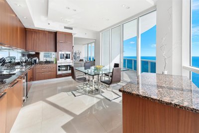 Comprar apartamento en Trump Tower Two 2801
