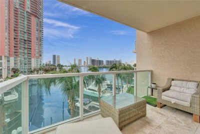Comprar apartamento en Aventura Marina II 410