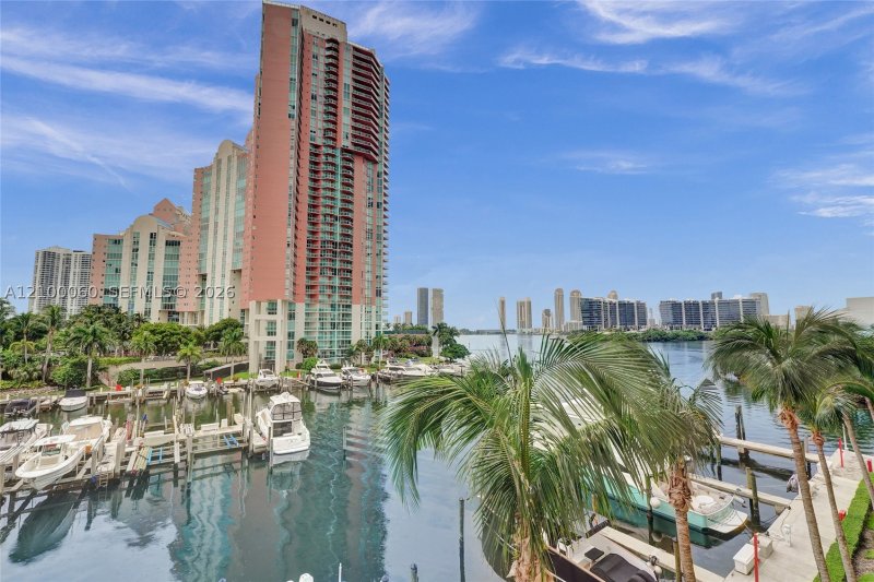 Condo for sale at Aventura Marina II 410