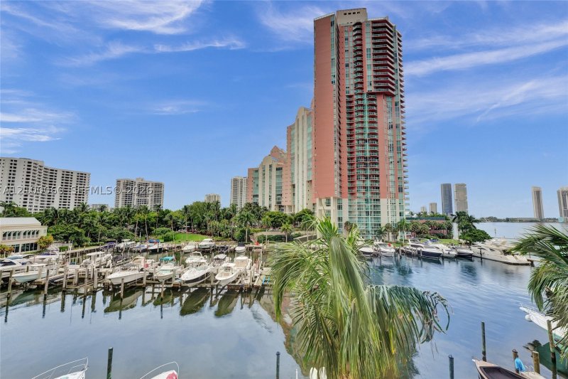 Condo for sale at Aventura Marina II 410