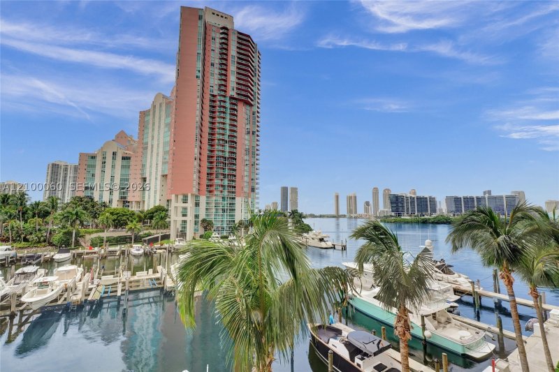 Condo for sale at Aventura Marina II 410