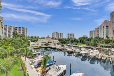Comprar apartamento en Aventura Marina II 410