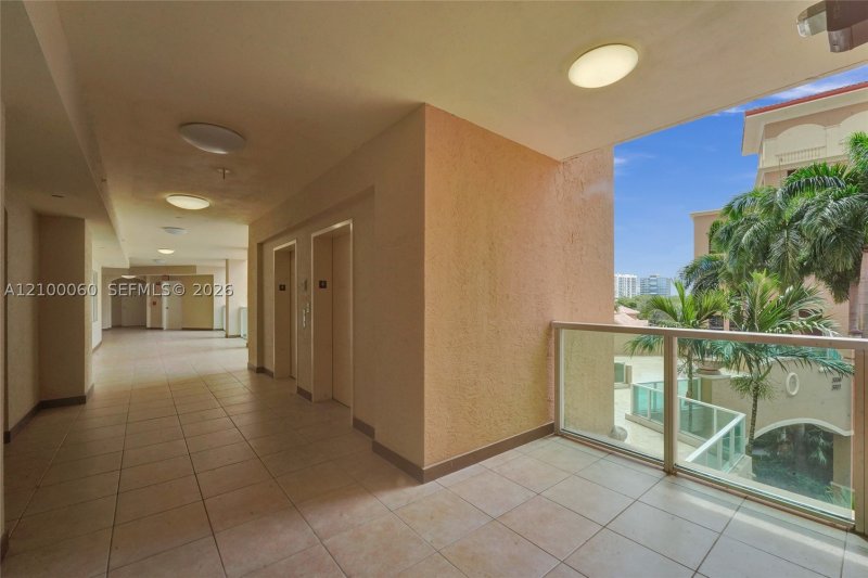 Condo for sale at Aventura Marina II 410