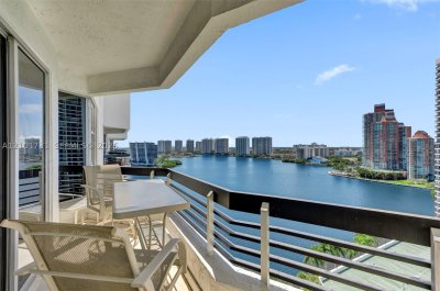 Mystic Pointe 300 Apt #PH3