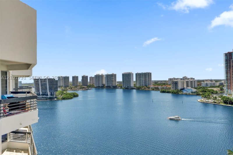 Condo for sale at Mystic Pointe 300 PH3