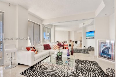 Comprar apartamento no Mystic Pointe 300 PH3