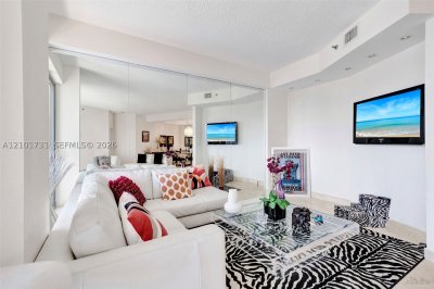 Comprar apartamento no Mystic Pointe 300 PH3