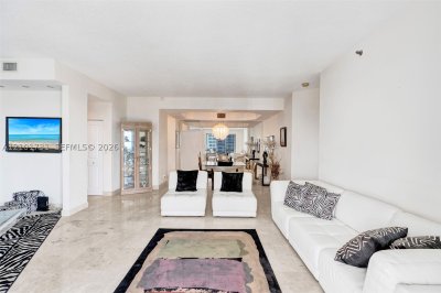 Comprar apartamento no Mystic Pointe 300 PH3