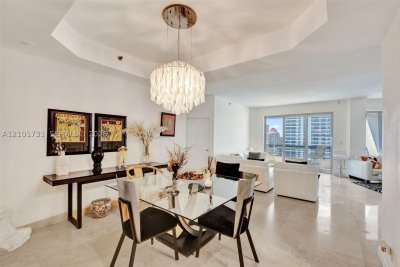 Comprar apartamento no Mystic Pointe 300 PH3