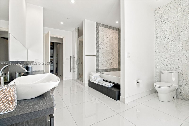 Condo for sale at Epic Miami 5302