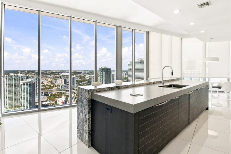 Condo for sale at Epic Miami 5302