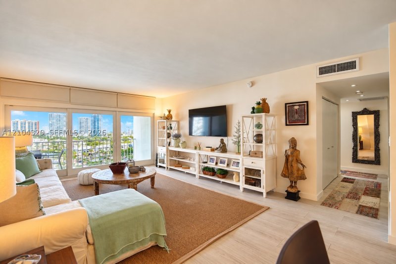 Condo for sale at Arlen House 1123