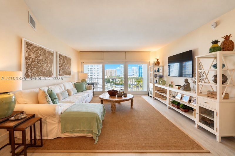 Condo for sale at Arlen House 1123