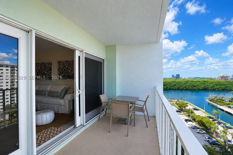 Condo for sale at Arlen House 1123