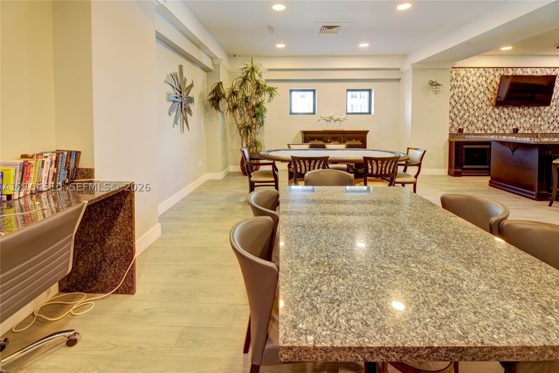 Condo for sale at The Wave Condo 1006