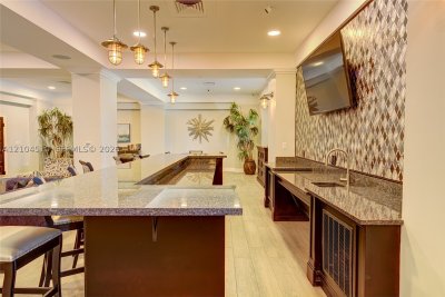 Comprar apartamento no The Wave Condo 1006