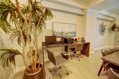 Comprar apartamento no The Wave Condo 1006