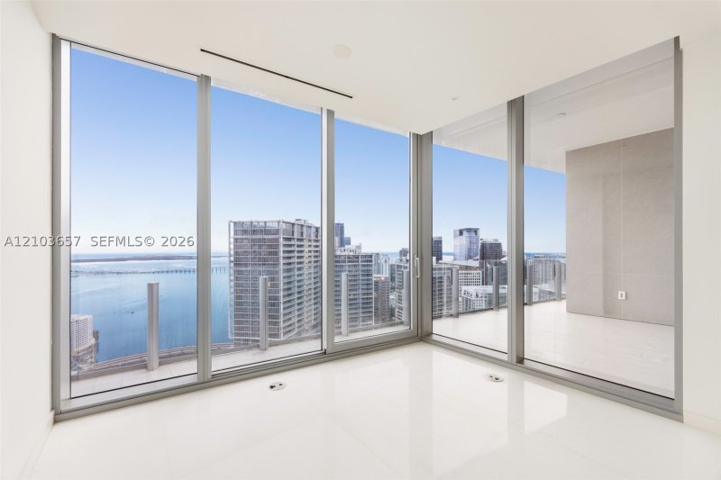 Aluguel de apartamento no Aston Martin Residences 5205W