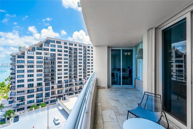 Condo for sale at Two Tequesta Point 1006