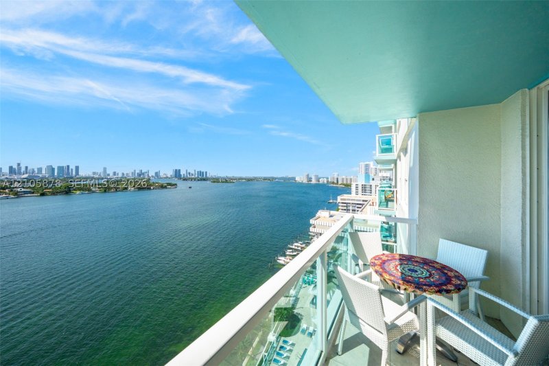 Comprar apartamento no Floridian 1807