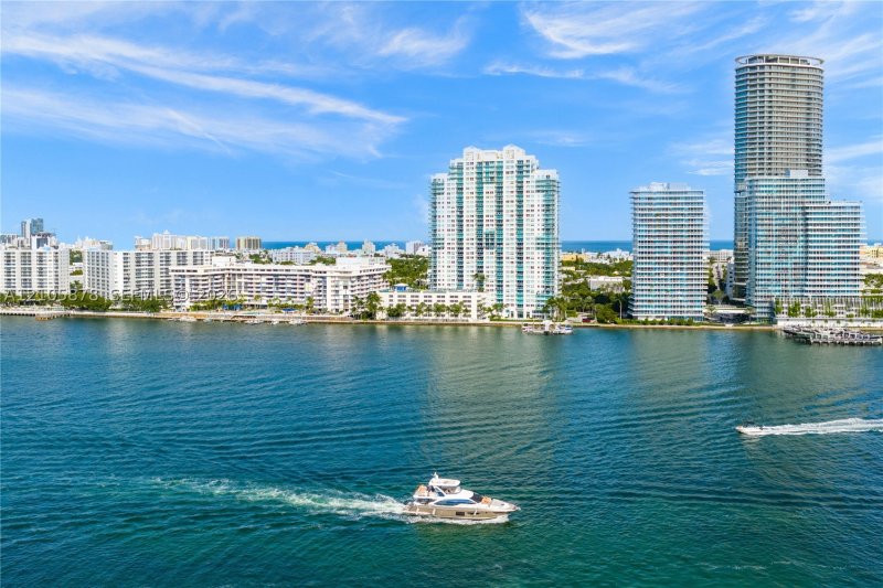 Condo for sale at Floridian 1807