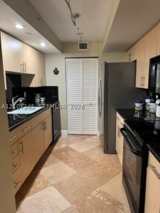 Aluguel de apartamento no The Collins Condo 810