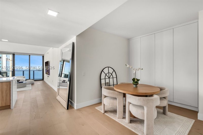 Comprar apartamento no Icon Bay 1801