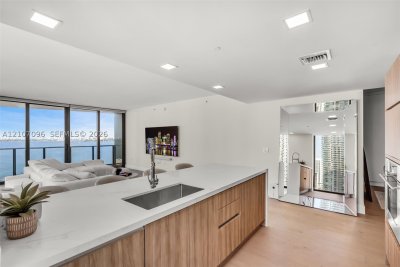 Comprar apartamento no Icon Bay 1801