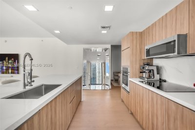 Comprar apartamento no Icon Bay 1801