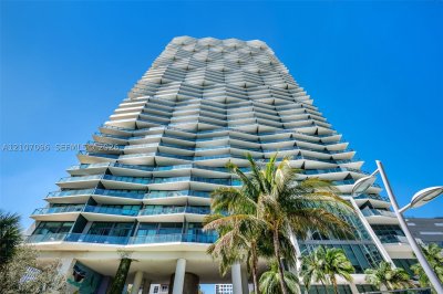 Comprar apartamento no Icon Bay 1801