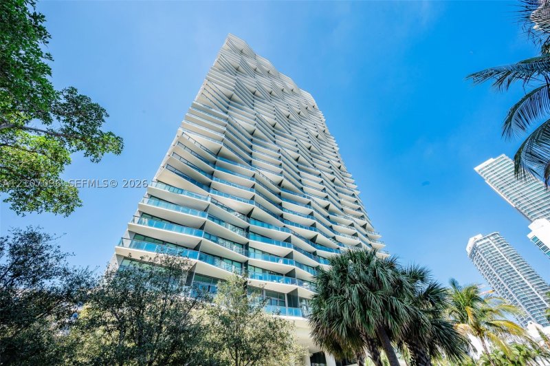 Comprar apartamento no Icon Bay 1801