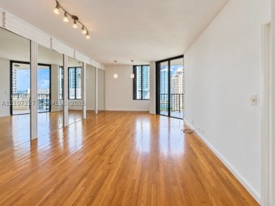Comprar apartamento no Brickell Key One A2012