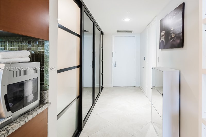 Comprar apartamento no Beach Club Two 3511