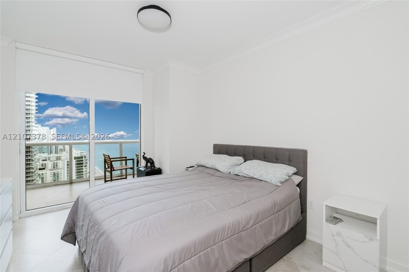 Comprar apartamento no Beach Club Two 3511